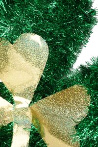 St. Patrick’s Day Tinsel Decorations-GREEN Shamrock Wreath-Green Foil Tinsel Shamrock插图2