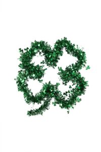 St. Patrick’s Day Garland Shamrock-Tinsel Garlands Decor – Four-Leaf Clove插图