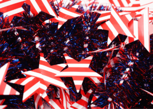 Red patriotic tinsel wreath – red tinsel stripe wreath Independence Day插图3