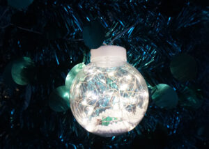 Christmas Artificial tree Factory-Red artificial christmas tree 7 feet-artificial decorative tree插图3