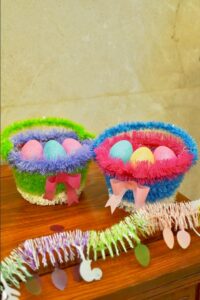 Pink Tinsel Spring Basket with 3 Eggs Shelf-Easter party tinsels decoration-Easter Baskets Tinsel插图