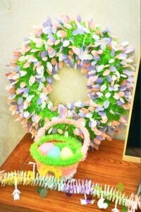 Pink Tinsel Spring Basket with 3 Eggs Shelf-Easter party tinsels decoration-Easter Baskets Tinsel插图1