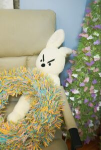 easter tinsel wreath-Easter festival decoration -HSENLIFE tinsel ribbon garland插图