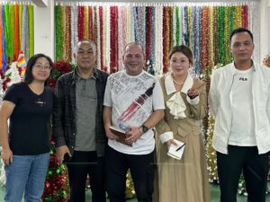 Why Choose a Chinese Factory as Your Holiday Decorations Supplier?插图2