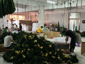 Why Choose a Chinese Factory as Your Holiday Decorations Supplier?插图1