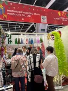 HSENLIFE: A Fateful Encounter at HK Exhibition, Co – building a Glorious Global Christmas Home Dream插图