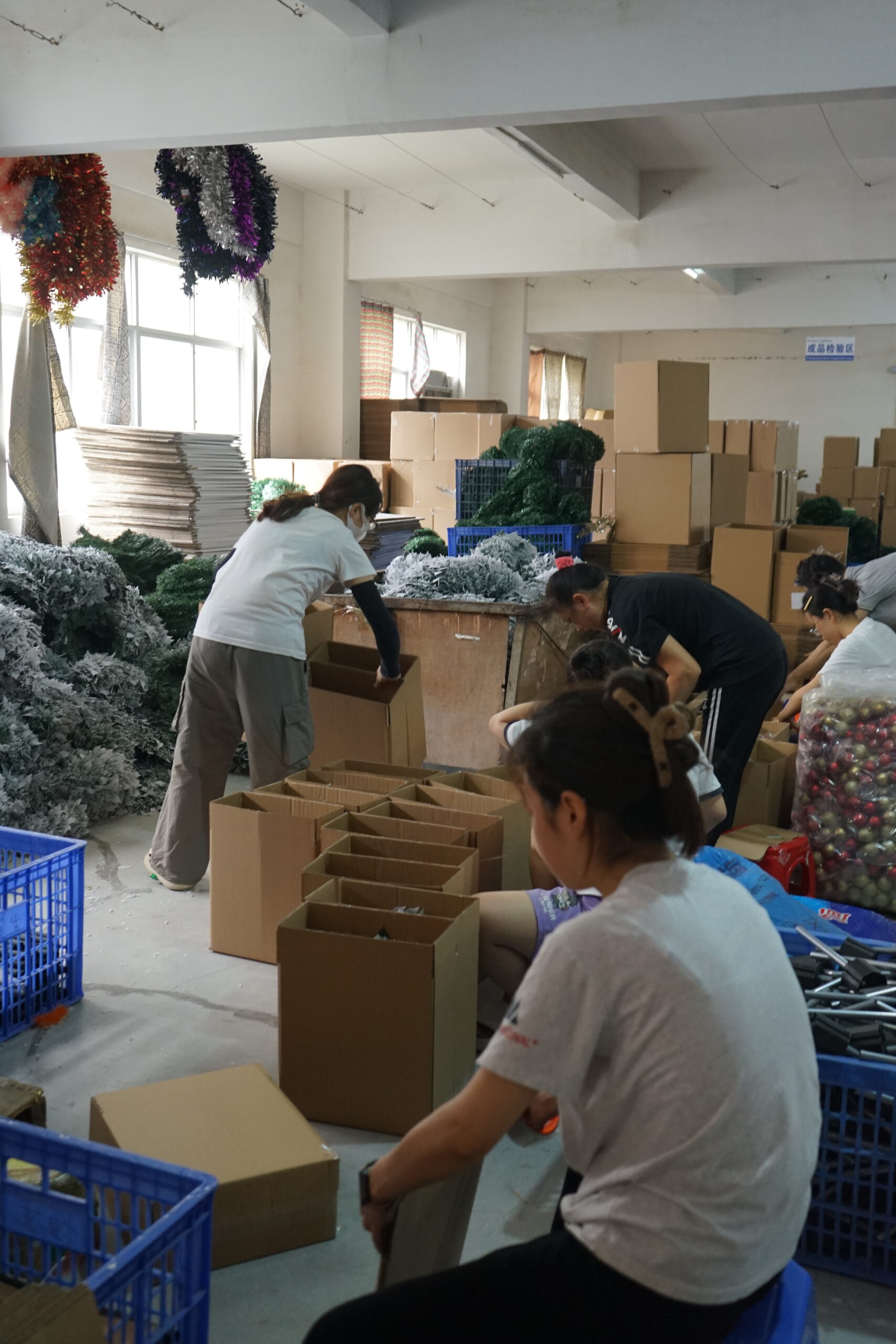 Tinsels-wreaths-suppliers